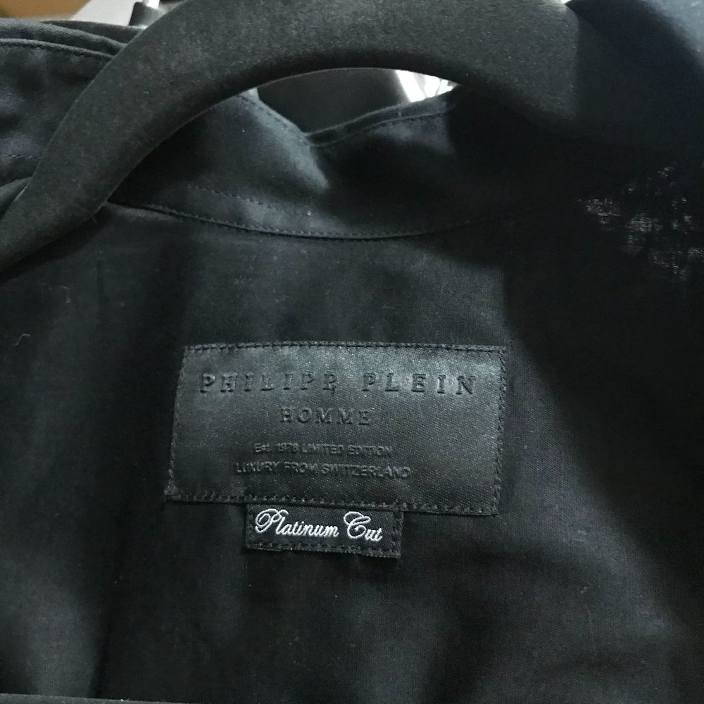 Black Shirt with Skull on the BACK - Picture 2 of 2